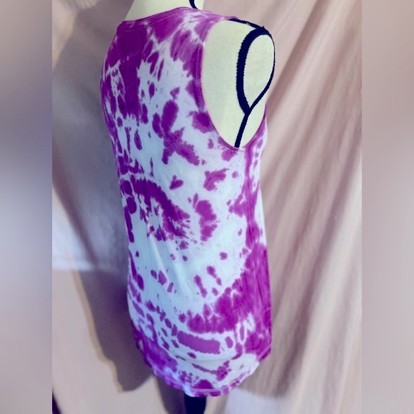 ⭐️ Bundle of 2 tie dye tanks Xs and small - Picture 3 of 7